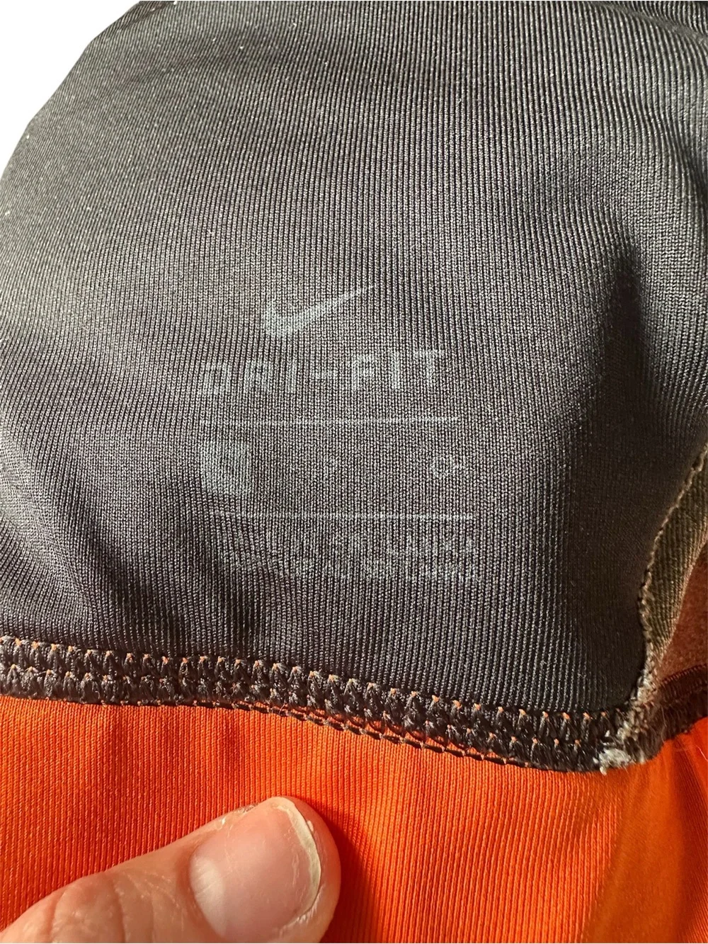 BUNDLE (4) Women’s Nike sport bras Size Small